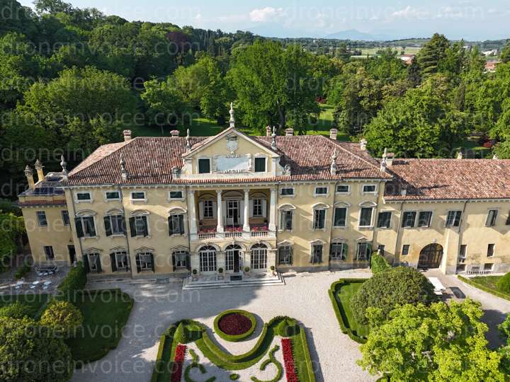 Cover for Villa Sigurta, its beautiful Gardens and the Castle